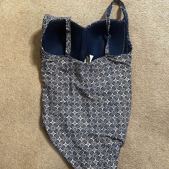 Nip Tuck Swim Size 14 One Piece Bathing Suit Blue and White Flattering - Picture 7 of 9